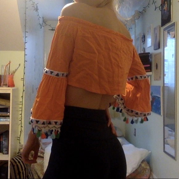 SOLD Off-the-shoulder orange crop 😍 - Picture 3 of 4